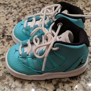 Baby Jordan Max Aura Size 4c